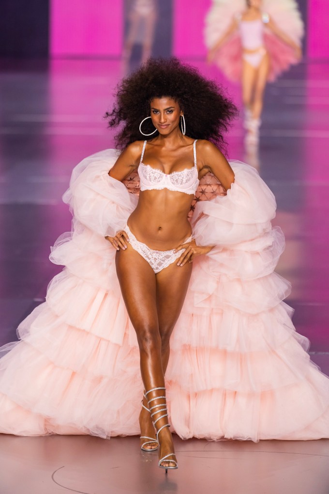 Victoria’s Secret Fashion Show 2024 Pics: Celebrity Photos