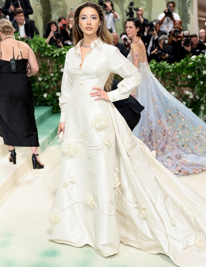 Met Gala Red Carpet 2024: Photos of Celebrity Arrivals